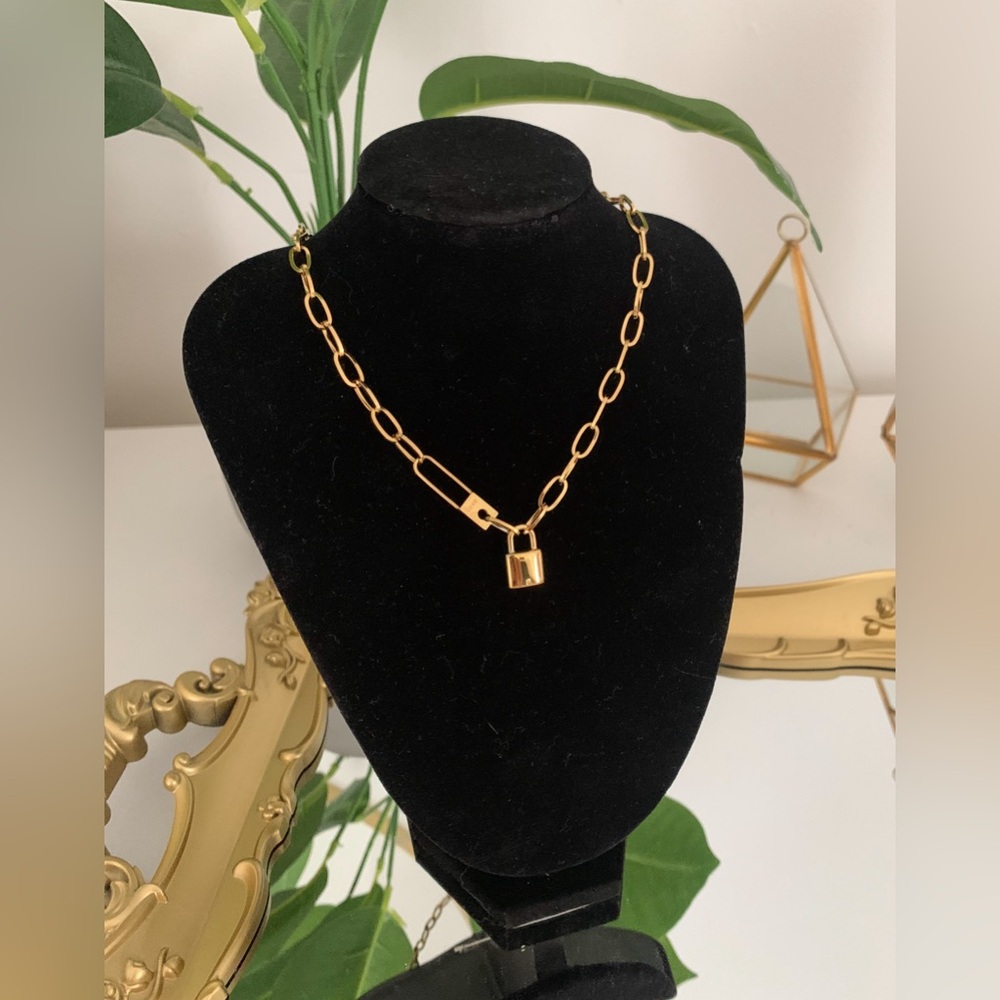 Gold plated stainless lock and paperclip necklace